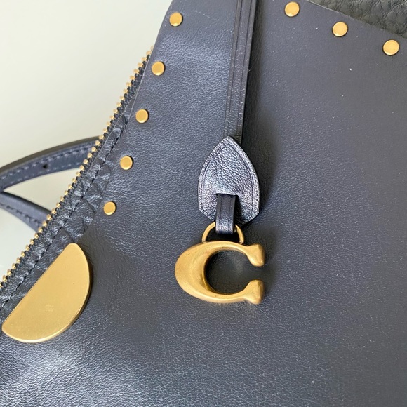 💕 Coach Dreamer Shoulder Bag with Rivets 💕 - Picture 14 of 14